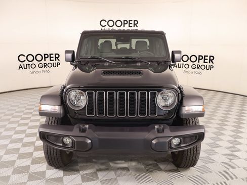 Used 2025 Jeep Gladiator Sport AWD/4WD image 9