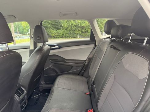 Used 2024 Volkswagen Taos SE image 24