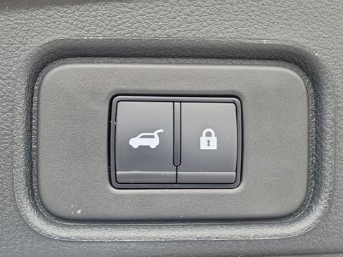 Used 2025 Nissan Pathfinder SV FWD image 17