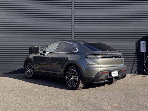 Certified 2025 Porsche Macan 4S Electric AWD/4WD image 3