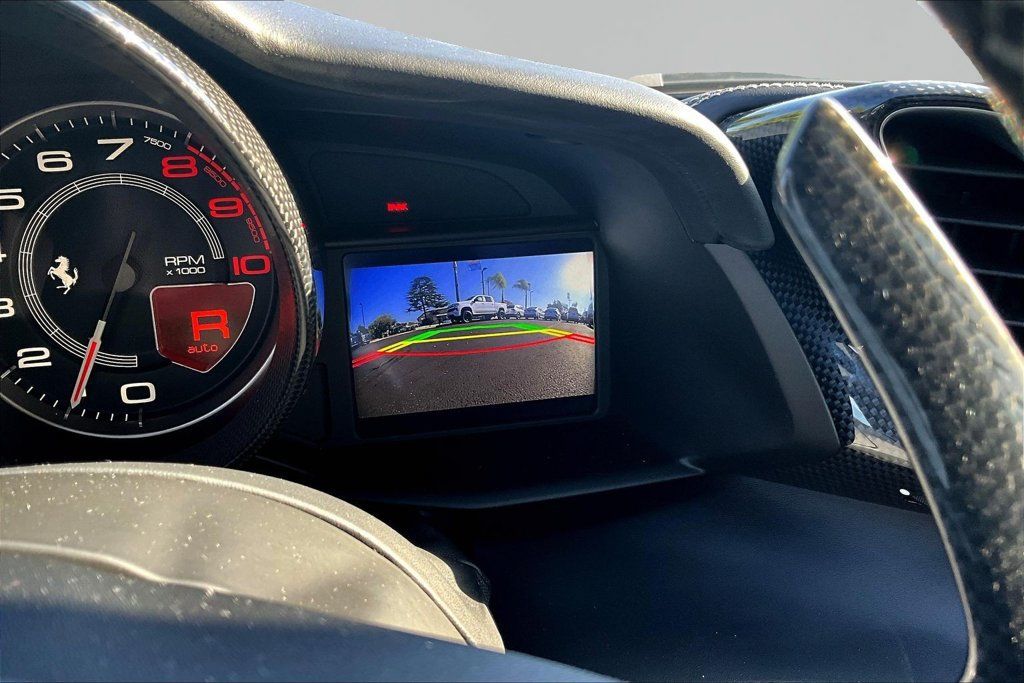 Used 2018 Ferrari 488 GTB RWD image 12