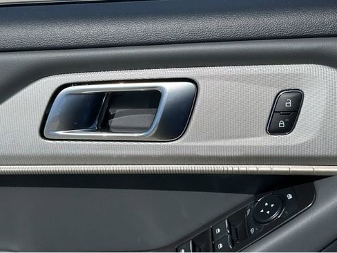 New 2026 Ford Explorer Active RWD image 37
