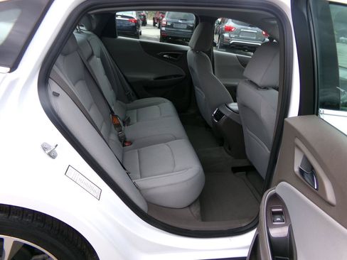 Used 2022 Chevrolet Malibu LT FWD image 23