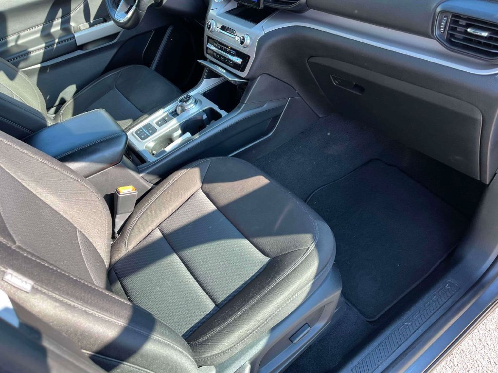 Used 2023 Ford Explorer XLT RWD image 12