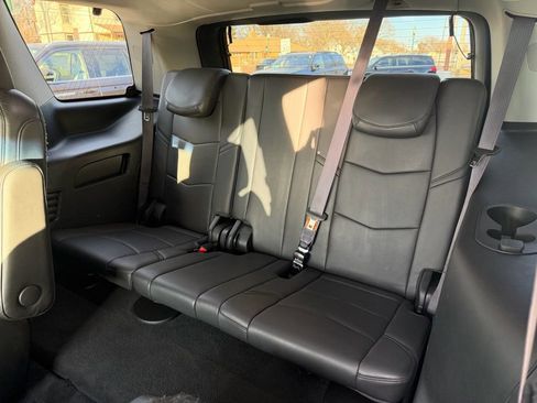 Used 2017 Cadillac Escalade Luxury AWD/4WD image 11