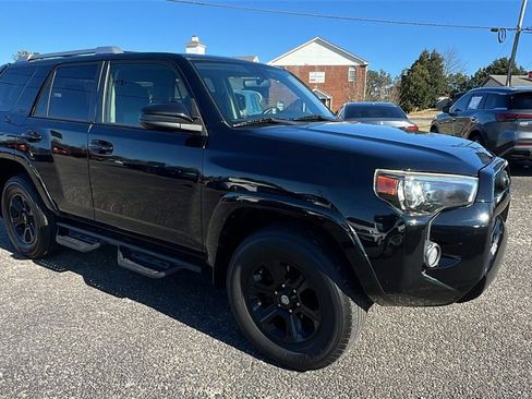 Used 2018 Toyota 4Runner SR5 w/ Wilderness Package image 3