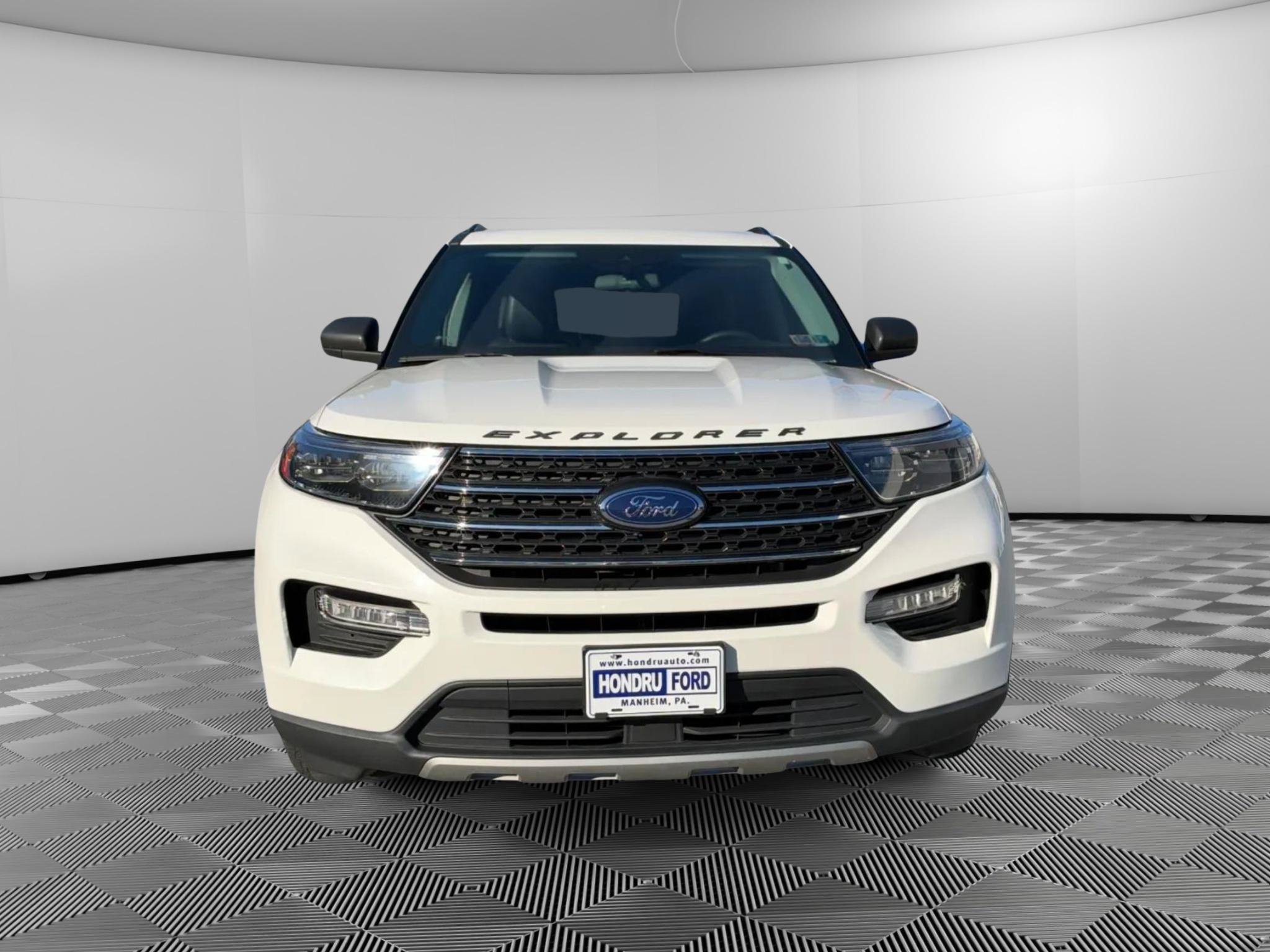 Used 2022 Ford Explorer XLT w/ Equipment Group 202A AWD/4WD image 7