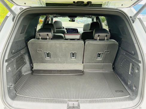 Used 2024 Chevrolet Traverse RS image 45