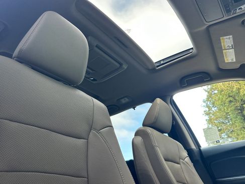 Used 2017 Honda Pilot Elite image 15