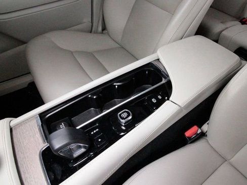 Used 2023 Volvo XC90 T8 Plus w/ Protection Package Premier image 11