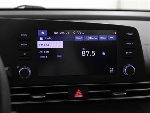 Used 2022 Hyundai Elantra SEL image 11