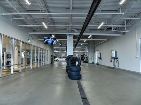 Certified 2022 Volkswagen Taos SEL w/ Panoramic Sunroof Package image 31