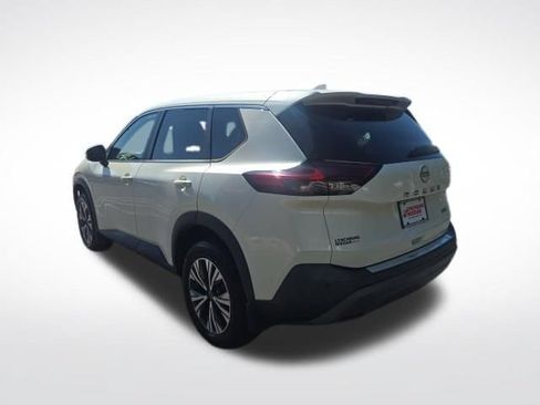 Used 2022 Nissan Rogue SV FWD image 3