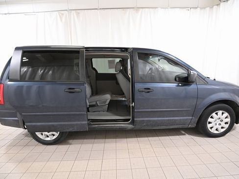 Used 2008 Chrysler Town & Country LX image 10