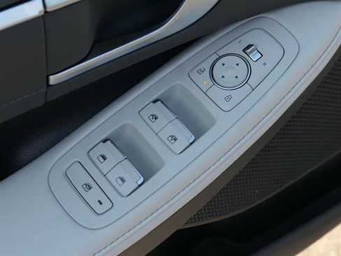 New 2025 Hyundai Sonata Limited image 13