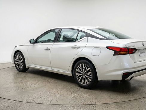 Used 2025 Nissan Altima 2.5 SV image 6