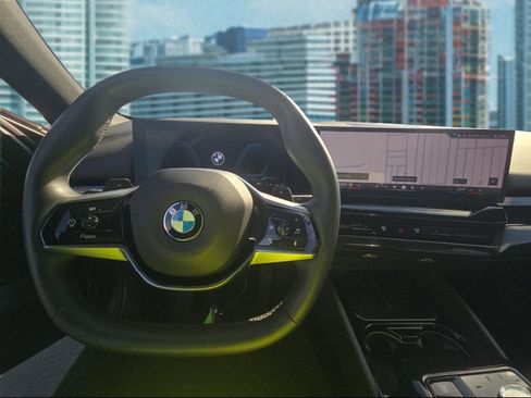 Used 2024 BMW 530i image 7