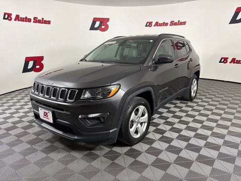 Used 2019 Jeep Compass Latitude FWD image 2