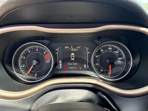 Used 2018 Jeep Cherokee Latitude w/ Cold Weather Group FWD image 6