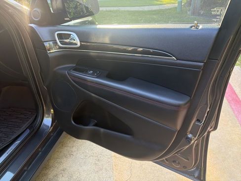 Used 2019 Jeep Grand Cherokee Trailhawk w/ Trailhawk Luxury Group AWD/4WD image 16