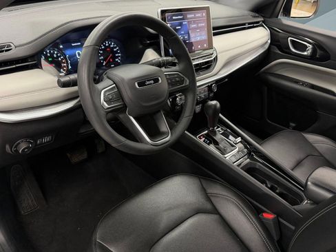 Used 2025 Jeep Compass Limited AWD/4WD image 3