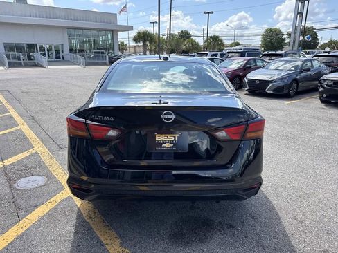 Used 2025 Nissan Altima 2.5 SV FWD image 7