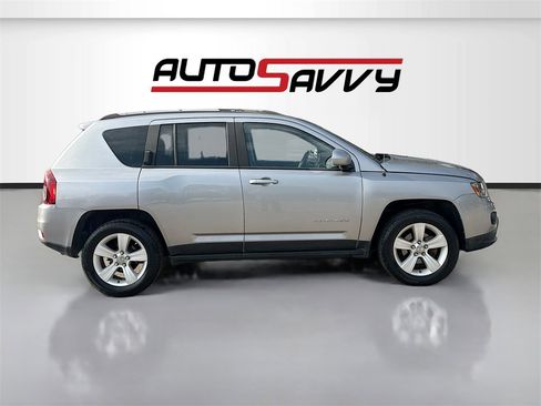 Used 2016 Jeep Compass Latitude image 8