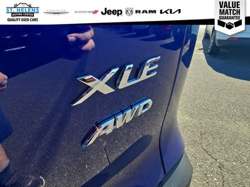 Used 2022 Toyota Corolla Cross XLE w/ Convenience Package AWD/4WD image 15