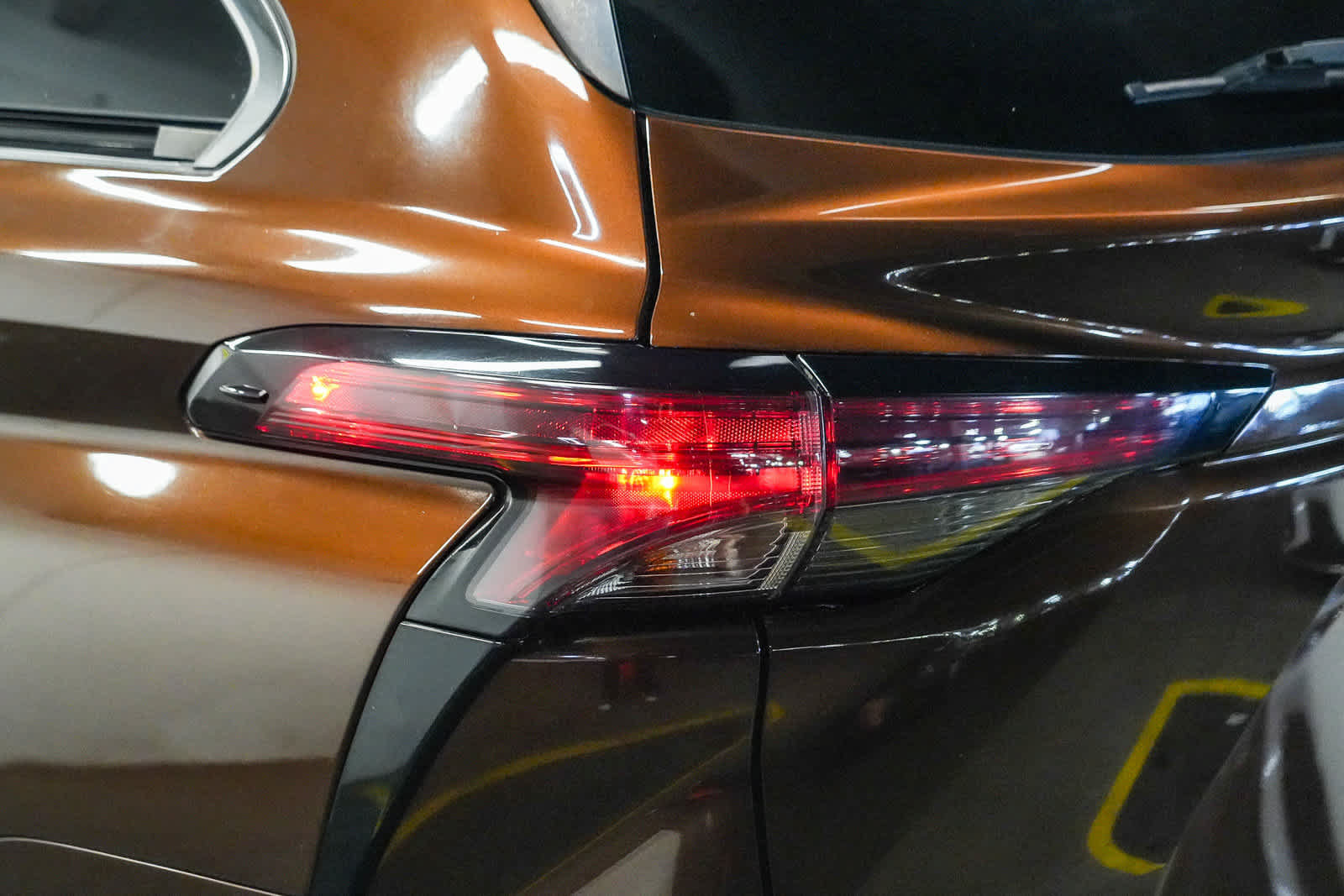 Used 2021 Toyota Sienna XLE AWD/4WD image 9