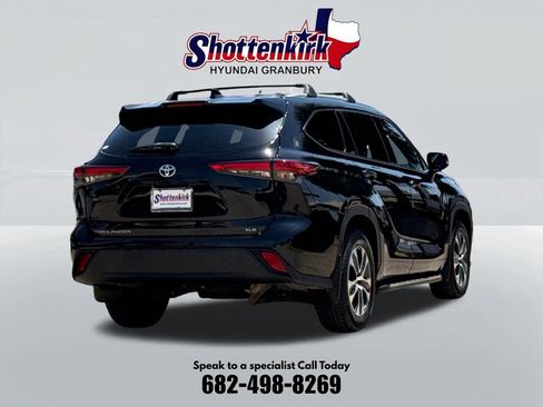 Used 2022 Toyota Highlander XLE FWD image 6
