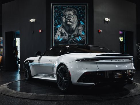 Used 2019 Aston Martin DBS Superleggera image 4