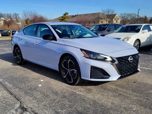 Used 2024 Nissan Altima 2.5 SR w/ SR Premium Package image 31
