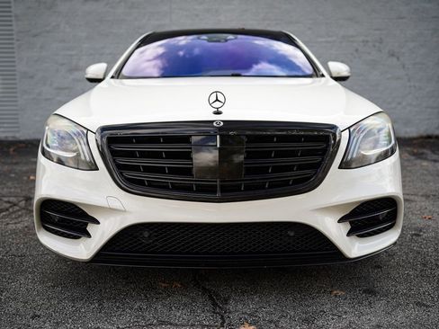 Used 2018 Mercedes-Benz S 560 Sedan w/ AMG Line Exterior image 4
