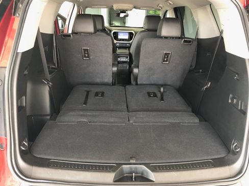 Used 2023 GMC Acadia SLT w/ Technology Package image 12