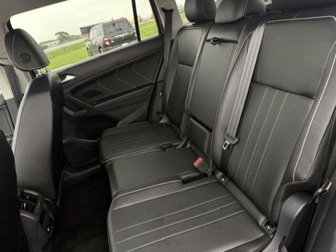 Used 2022 Volkswagen Tiguan SE AWD/4WD image 25