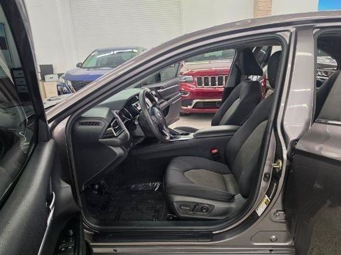 Used 2020 Toyota Camry LE FWD image 8
