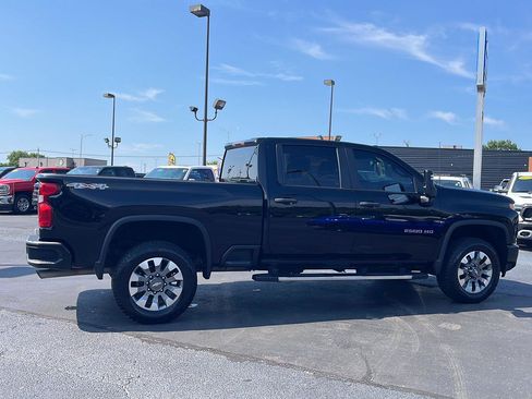 Used 2022 Chevrolet Silverado 2500 Custom w/ Custom Value Package AWD/4WD image 6