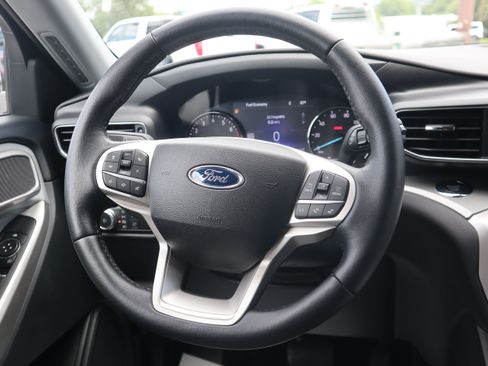 Used 2022 Ford Explorer XLT w/ Equipment Group 202A AWD/4WD image 14