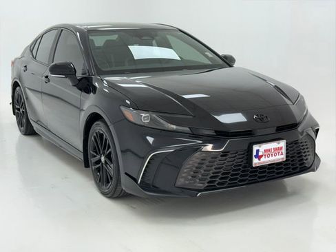 Used 2025 Toyota Camry SE w/ Convenience Package AWD/4WD image 2