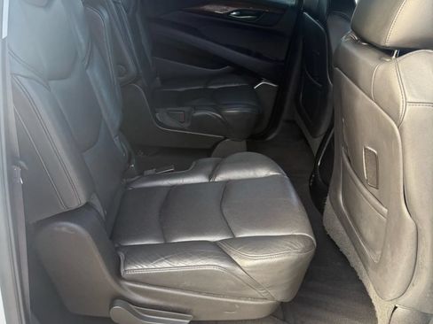 Used 2017 Cadillac Escalade ESV Luxury AWD/4WD image 23