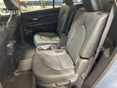 Used 2024 Toyota Grand Highlander AWD image 12