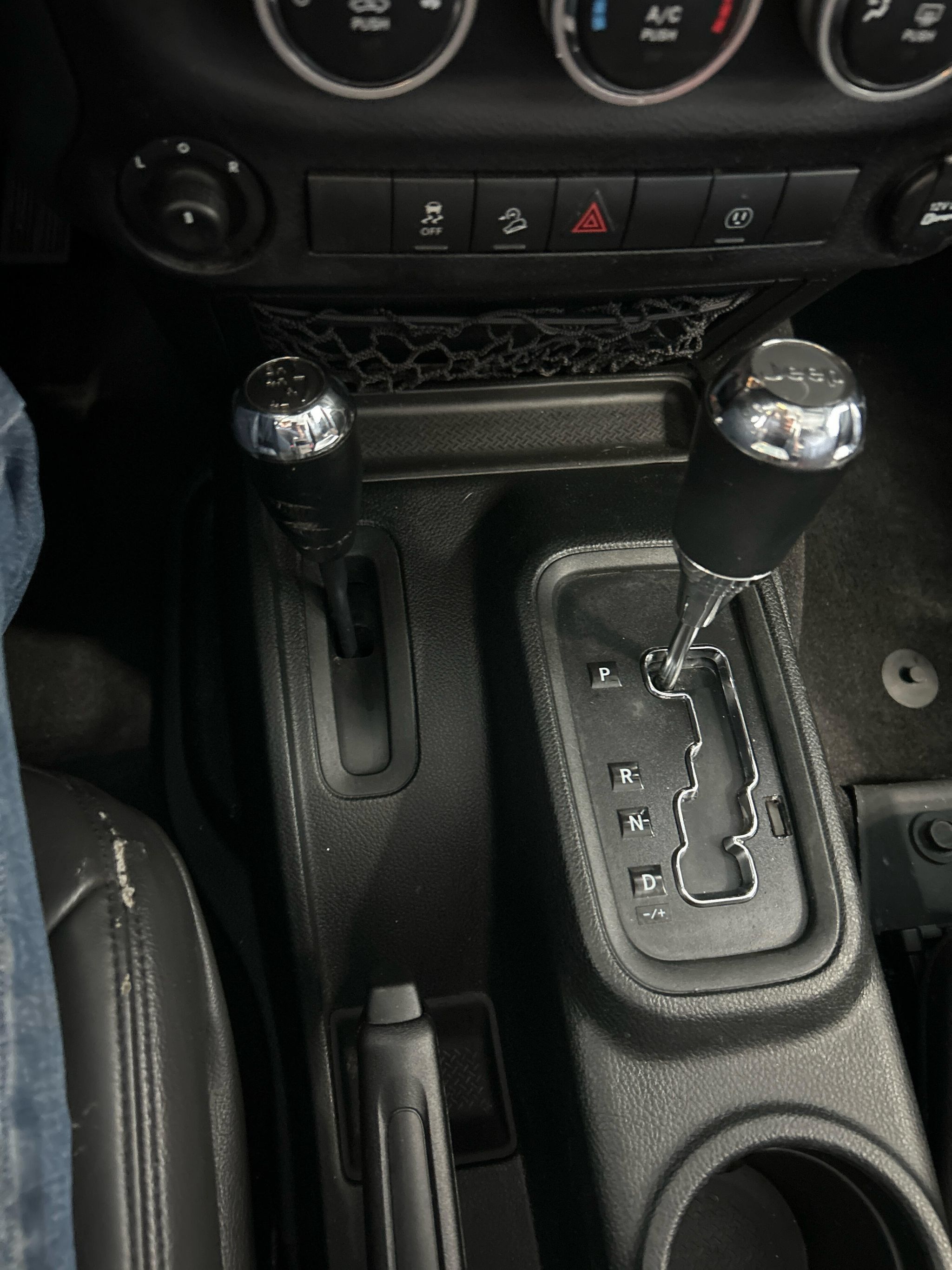 Used 2017 Jeep Wrangler Unlimited Sahara AWD/4WD image 14