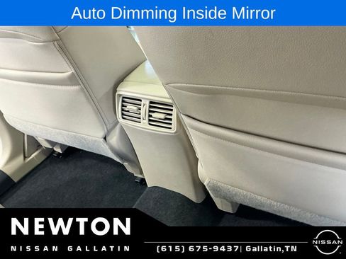 Used 2016 Nissan Rogue SL w/ SL Premium Package FWD image 17