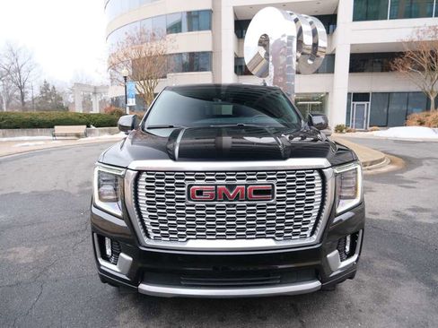 Used 2021 GMC Yukon XL Denali w/ Denali Premium Package image 3