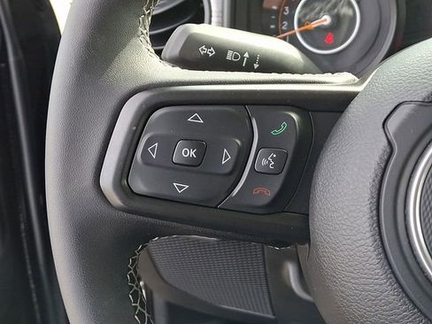 Used 2025 Jeep Gladiator Sport image 24