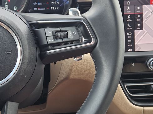 Certified 2026 Porsche Macan AWD/4WD image 27
