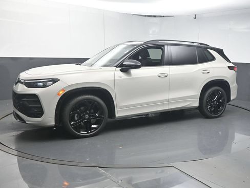 New 2026 Volkswagen Tiguan SE R-Line FWD image 4