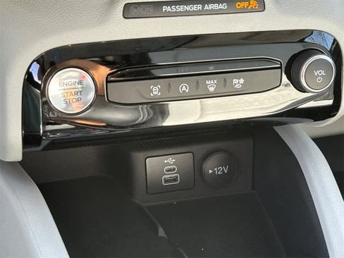 New 2025 Ford Escape Active w/ Active Premium Tech Pack image 28
