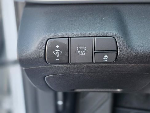 New 2025 Hyundai Elantra Limited image 31