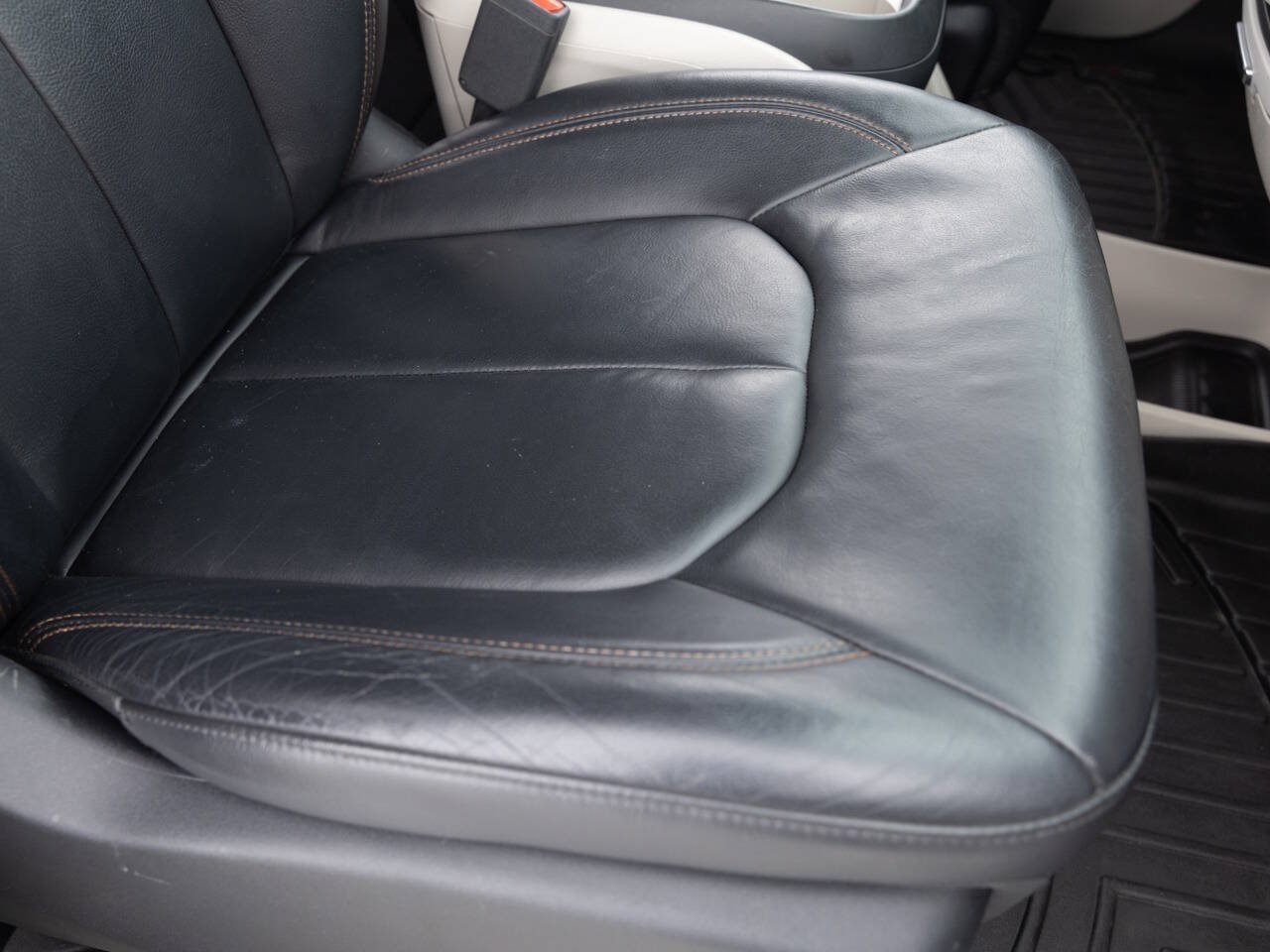 Used 2017 Chrysler Pacifica Touring-L FWD image 25